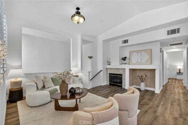 2212 Crescent Oak, Irvine, CA 92618