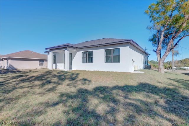 1827 Tomaso AVE, Lehigh Acres, FL 33972