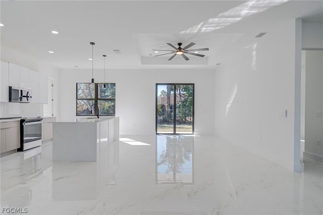 1827 Tomaso AVE, Lehigh Acres, FL 33972