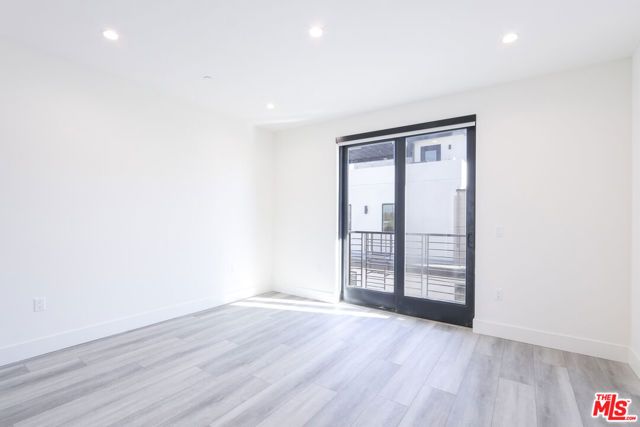 11800 Courtleigh Drive 404, Los Angeles, CA 90066