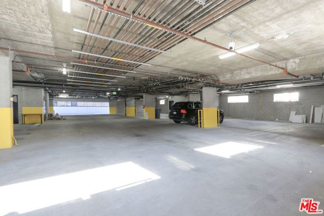 11800 Courtleigh Drive 404, Los Angeles, CA 90066