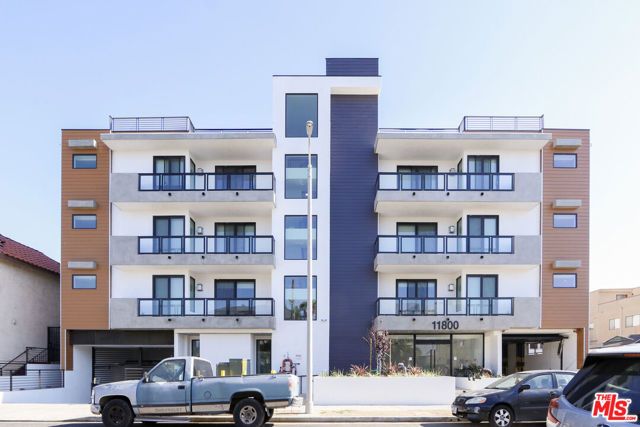 11800 Courtleigh Drive 404, Los Angeles, CA 90066