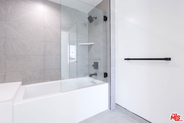 11800 Courtleigh Drive 404, Los Angeles, CA 90066