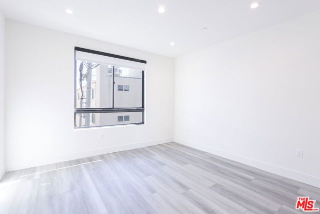 11800 Courtleigh Drive 404, Los Angeles, CA 90066