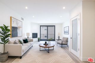 11800 Courtleigh Drive 404, Los Angeles, CA 90066