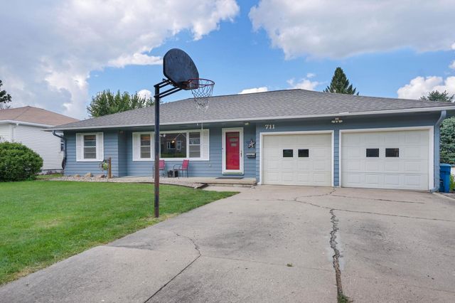 711 Cornwall Avenue, Waterloo, IA 50702