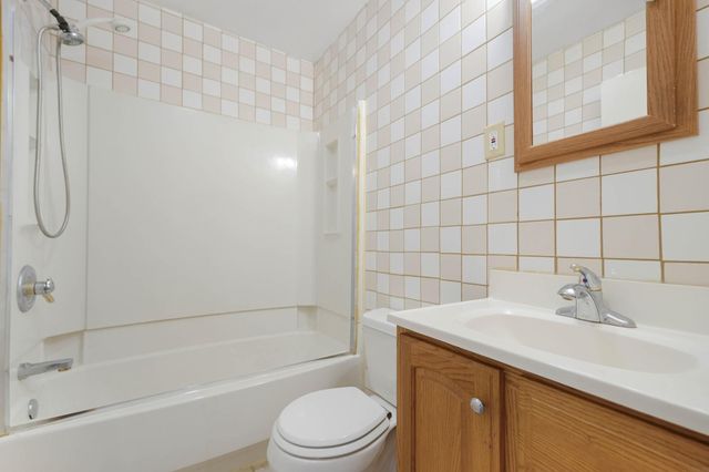 711 Cornwall Avenue, Waterloo, IA 50702