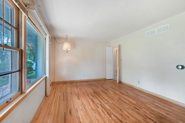 711 Cornwall Avenue, Waterloo, IA 50702