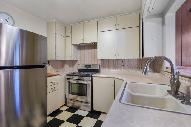 711 Cornwall Avenue, Waterloo, IA 50702