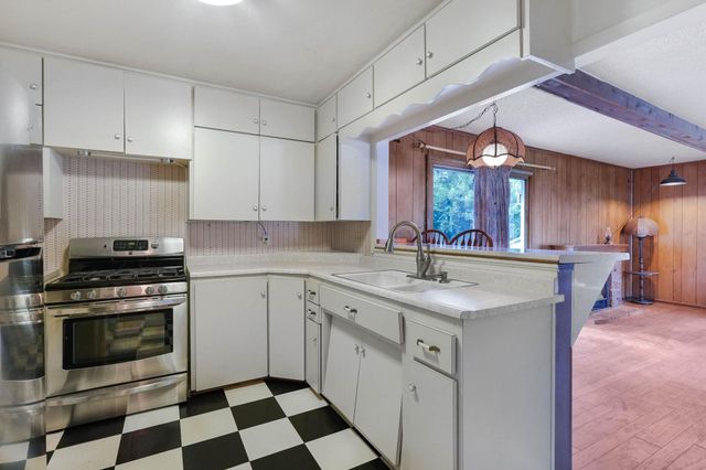 711 Cornwall Avenue, Waterloo, IA 50702