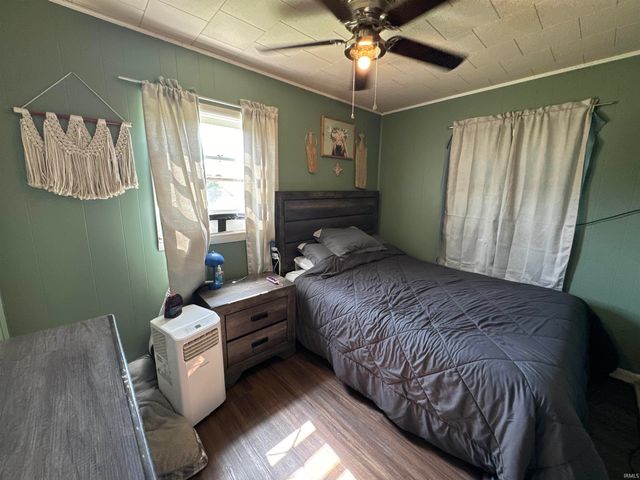 212 W Grissom Avenue, Mitchell, IN 47446