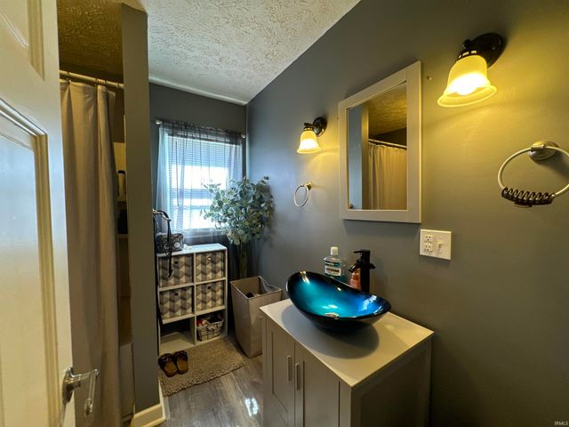 212 W Grissom Avenue, Mitchell, IN 47446
