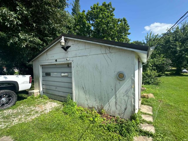 212 W Grissom Avenue, Mitchell, IN 47446