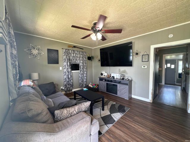 212 W Grissom Avenue, Mitchell, IN 47446