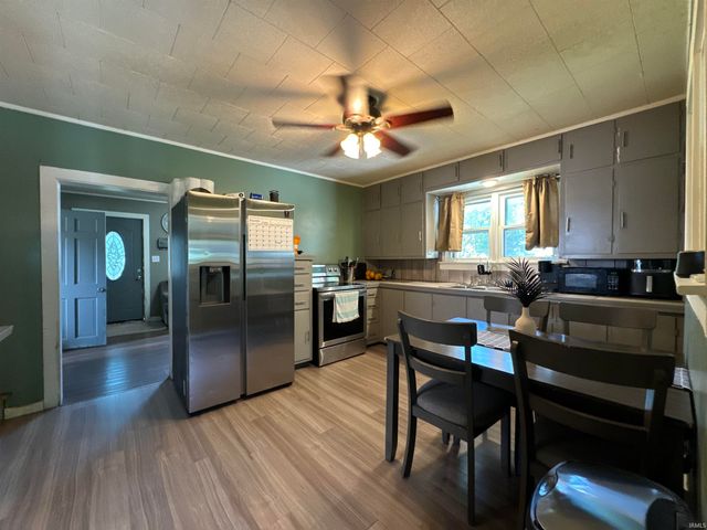 212 W Grissom Avenue, Mitchell, IN 47446