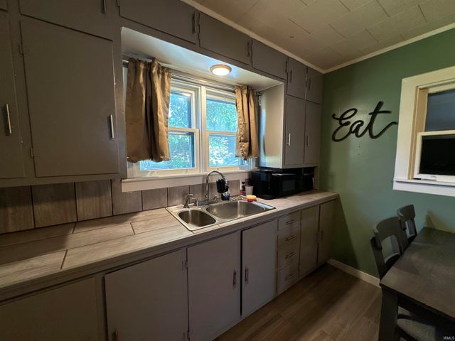 212 W Grissom Avenue, Mitchell, IN 47446