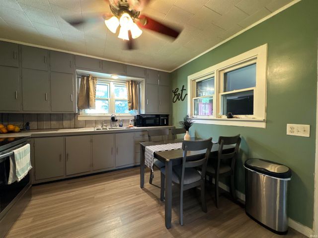 212 W Grissom Avenue, Mitchell, IN 47446
