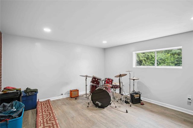 6601 Library Rd, South Park, PA 15129