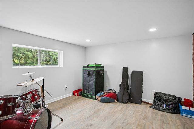 6601 Library Rd, South Park, PA 15129