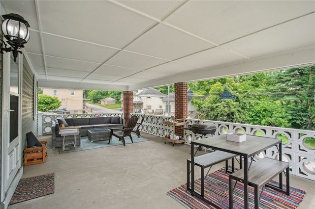 6601 Library Rd, South Park, PA 15129