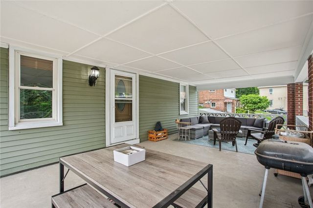 6601 Library Rd, South Park, PA 15129