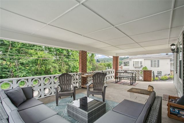 6601 Library Rd, South Park, PA 15129