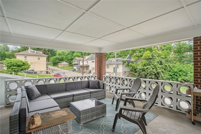 6601 Library Rd, South Park, PA 15129