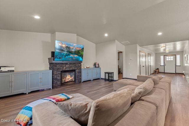 12726 N Cavanaugh Dr, Rathdrum, ID 83858