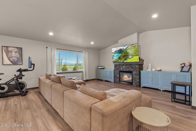 12726 N Cavanaugh Dr, Rathdrum, ID 83858