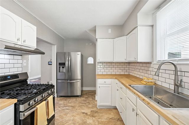 1721 Boundary St, Aliquippa, PA 15001