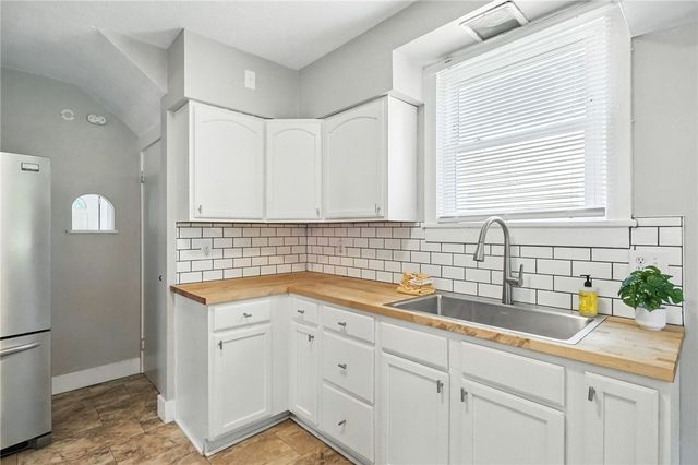 1721 Boundary St, Aliquippa, PA 15001