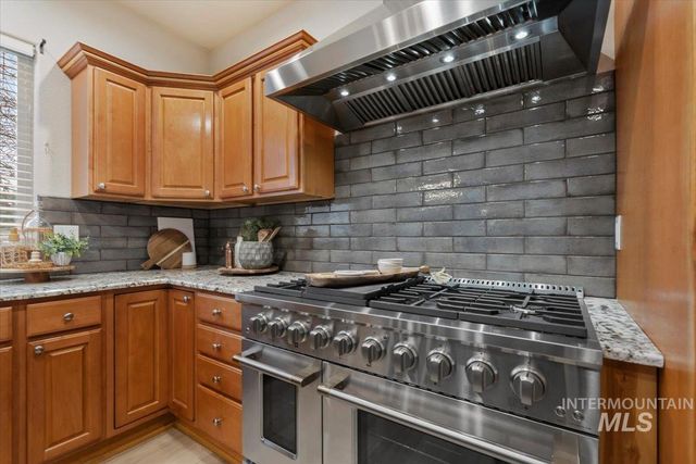 9356 W Osprey Meadows Dr, Boise, ID 83714