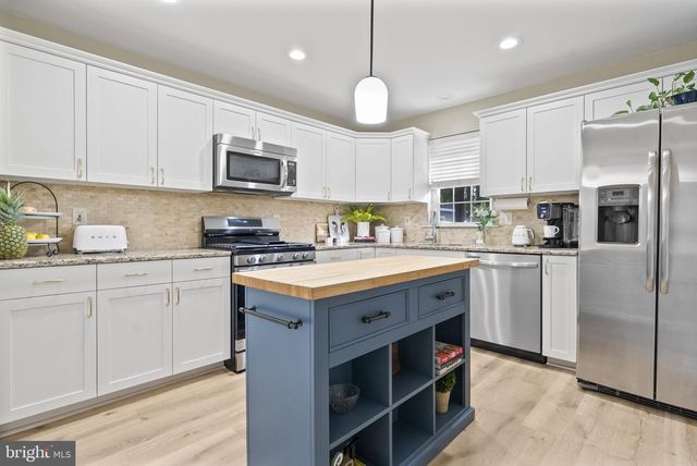 442 CUTLER AVE, Maple Shade, NJ 08052