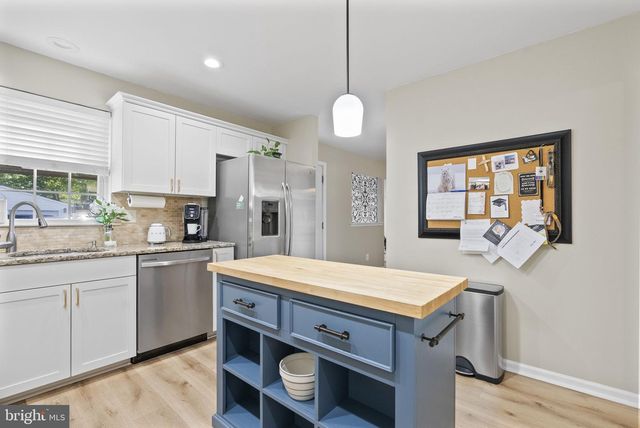 442 CUTLER AVE, Maple Shade, NJ 08052