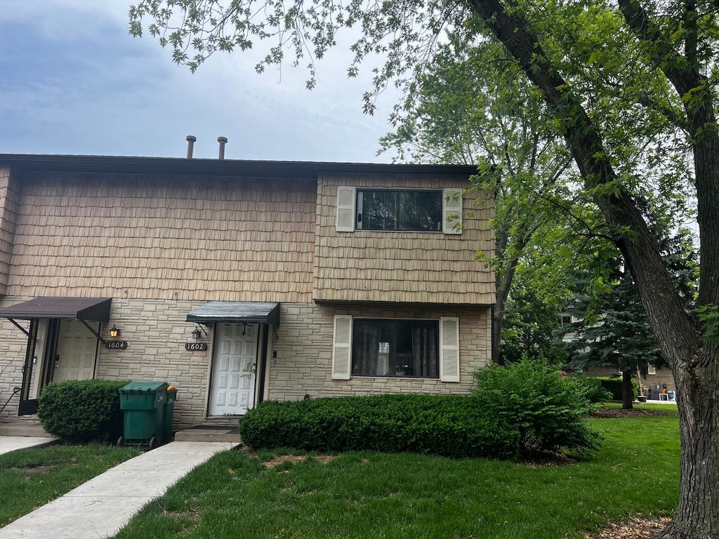 1602 Chippewa Trail, Wheeling, IL 60090