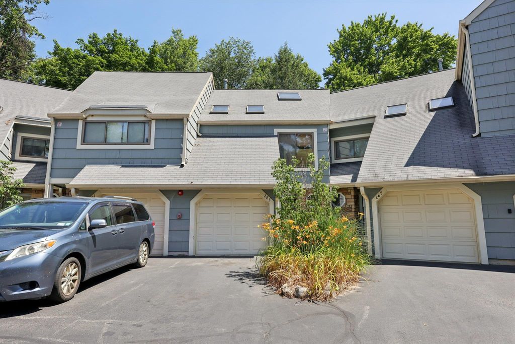 283 Treetop Circle, Nanuet, NY 10954