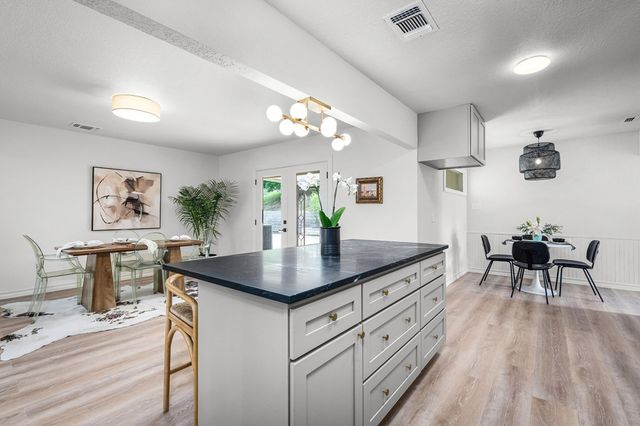 1307 N Malibu Dr, Kerrville, TX 78028