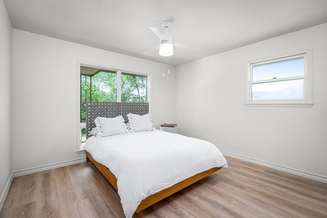1307 N Malibu Dr, Kerrville, TX 78028