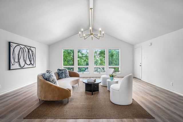 1307 N Malibu Dr, Kerrville, TX 78028