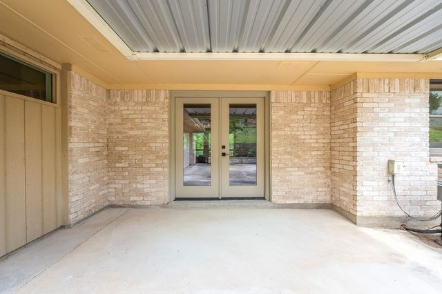 1307 N Malibu Dr, Kerrville, TX 78028