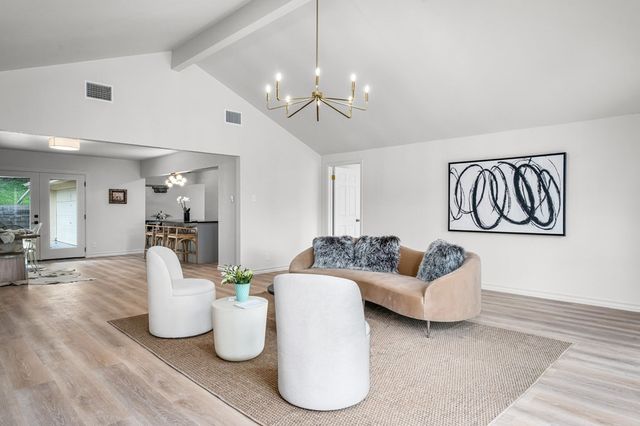 1307 N Malibu Dr, Kerrville, TX 78028