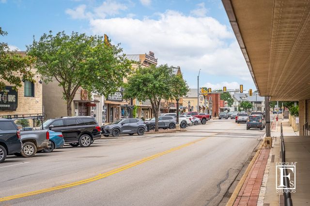 1307 N Malibu Dr, Kerrville, TX 78028