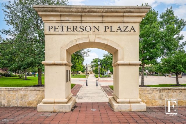 1307 N Malibu Dr, Kerrville, TX 78028