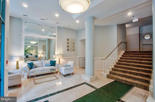 1050 N TAYLOR ST #1-201, Arlington, VA 22201