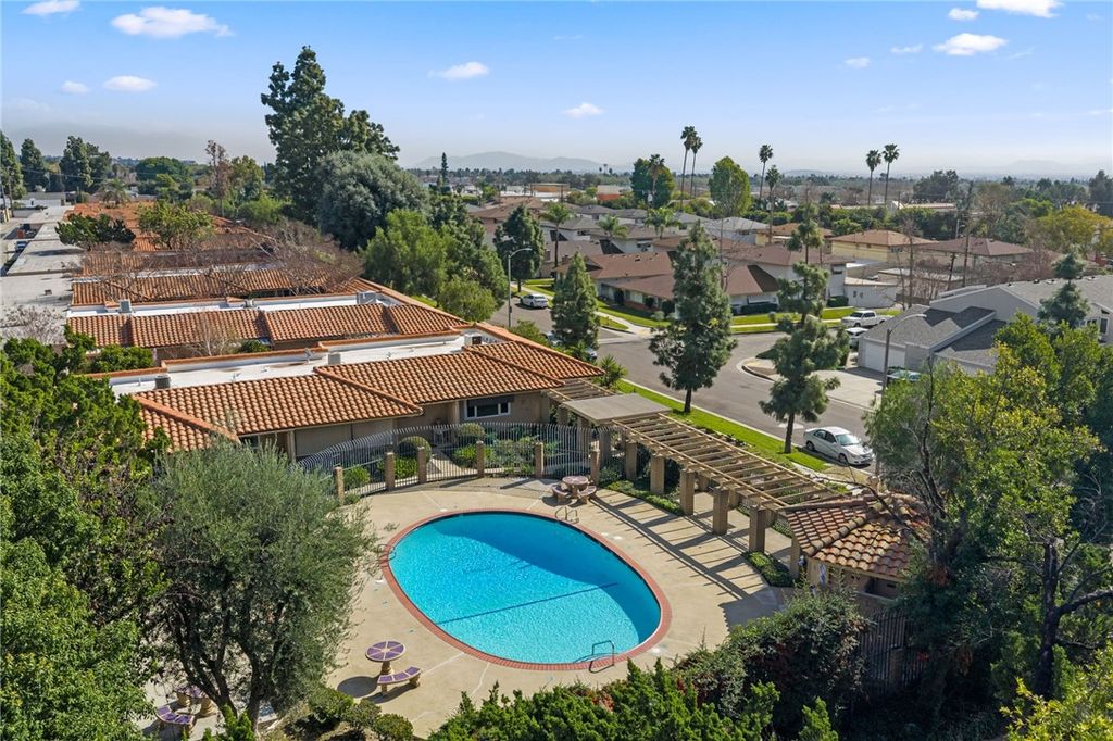 Image 2 of property listing at 1089 W Pine E, Upland, CA 91786