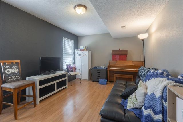 111 NW 114th Terrace, Kansas City, MO 64155