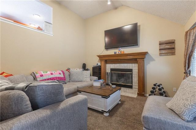 111 NW 114th Terrace, Kansas City, MO 64155