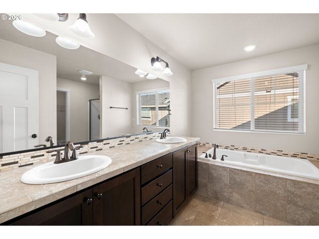 7934 Sw PATIENCE Dr, Hillsboro, OR 97123