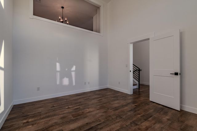 531 W La Strada Circle, Medford, OR 97504