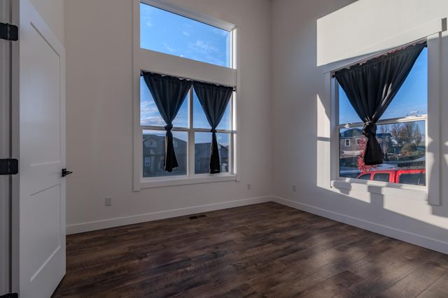 531 W La Strada Circle, Medford, OR 97504